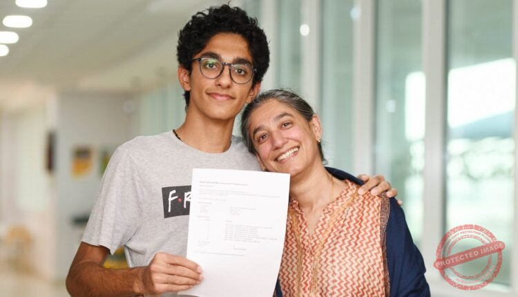Rohan_Gulati_GMA_with_mother_Ambika_Gulati_TMS_Principal